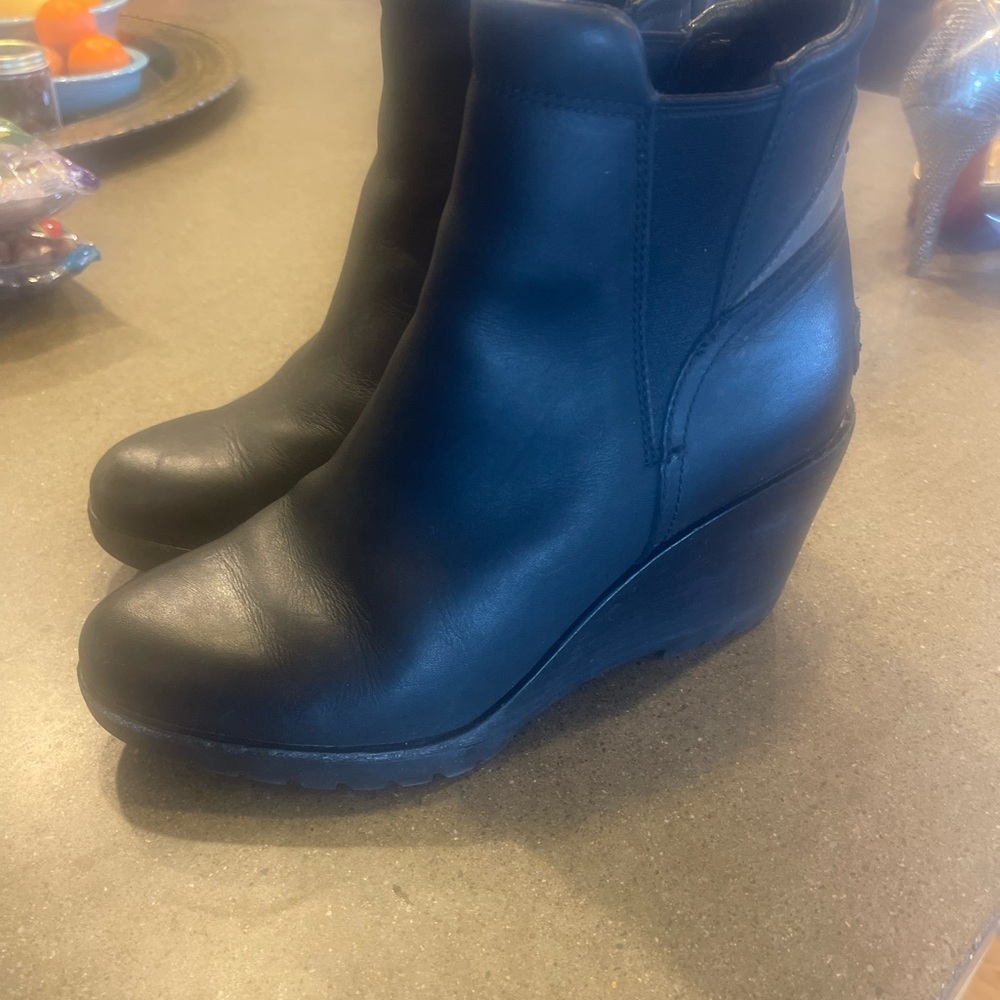 Sorel Black Wedge Boots with Modern Design